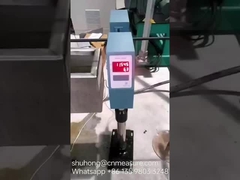 medición del diámetro de la manguera de goma con medidor de diámetro láser